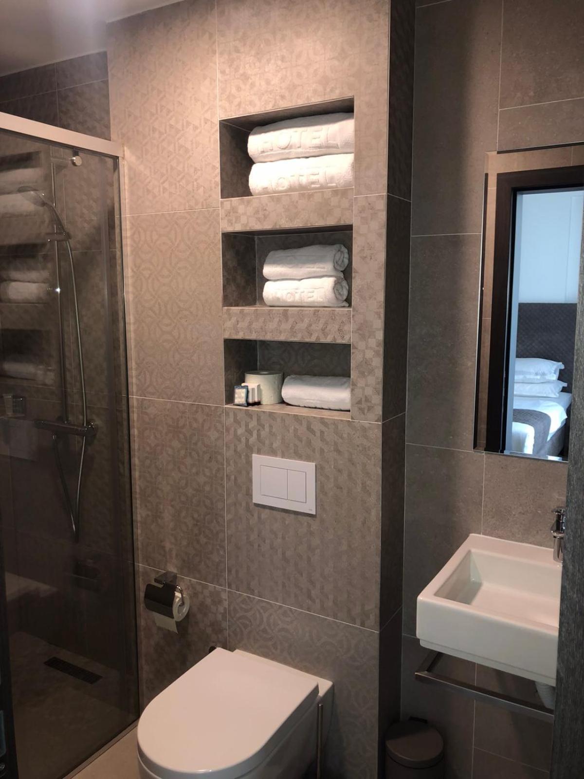 Qama Hotel Pristina Kültér fotó