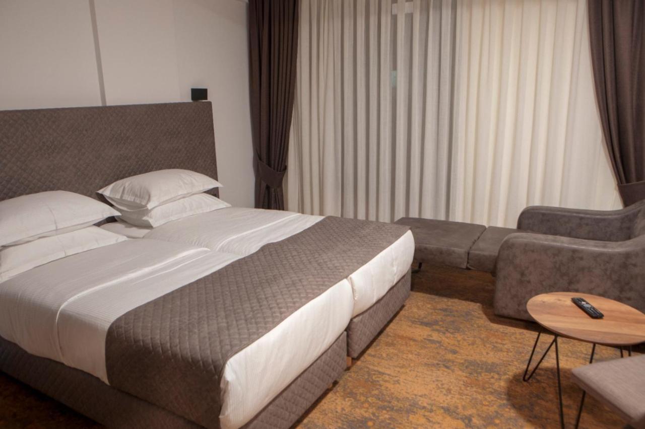 Qama Hotel Pristina Kültér fotó