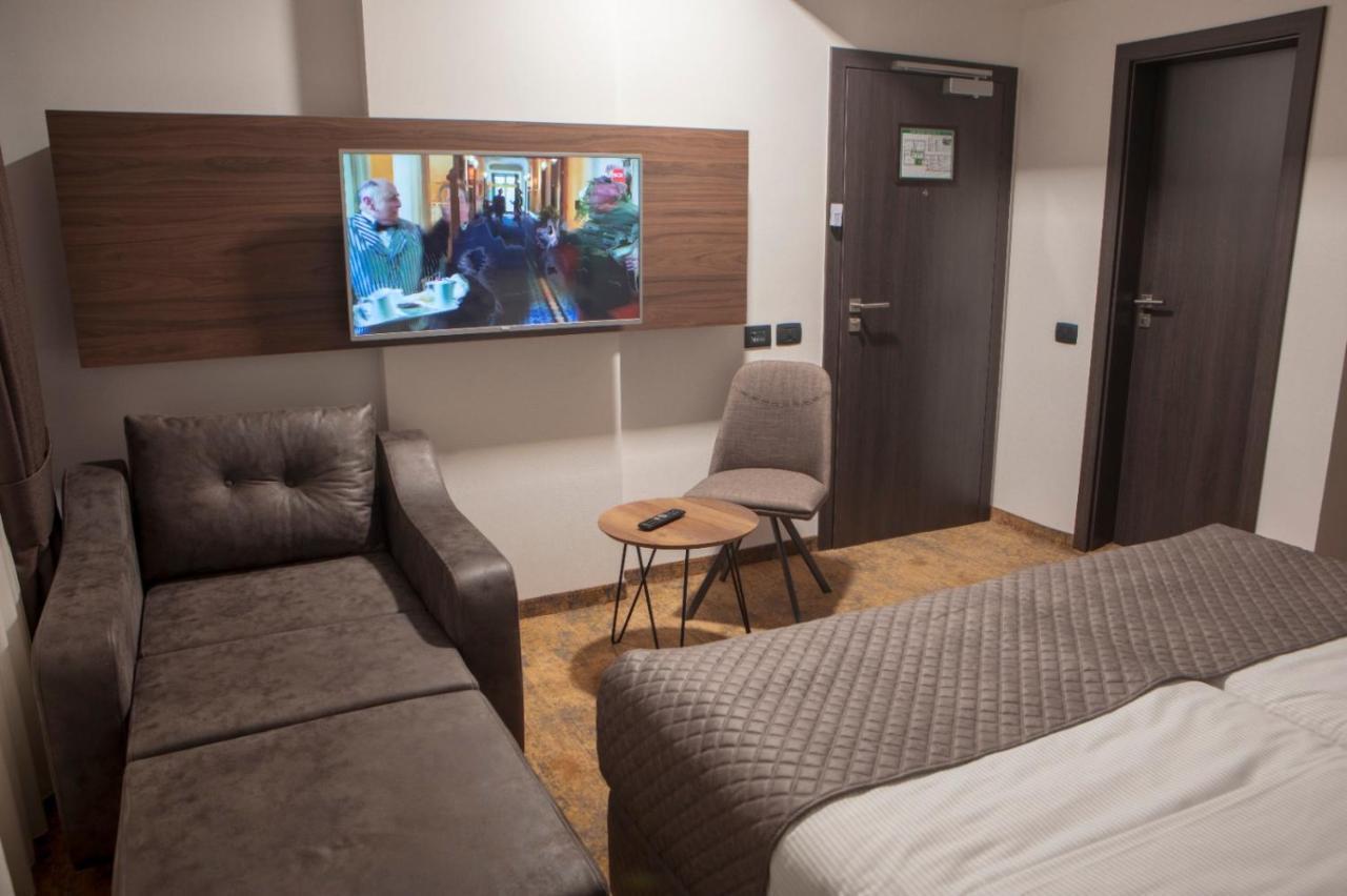 Qama Hotel Pristina Kültér fotó