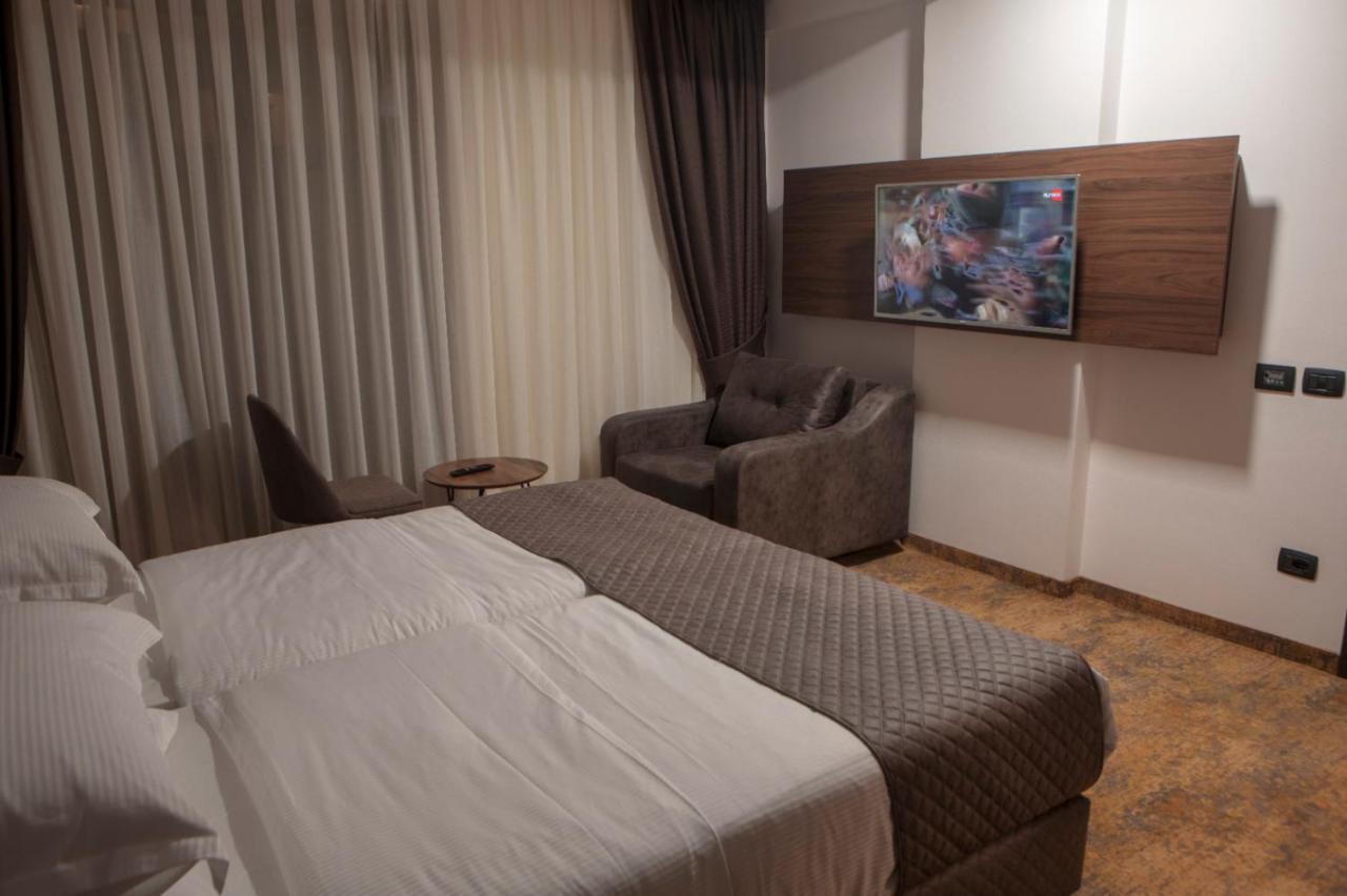Qama Hotel Pristina Kültér fotó