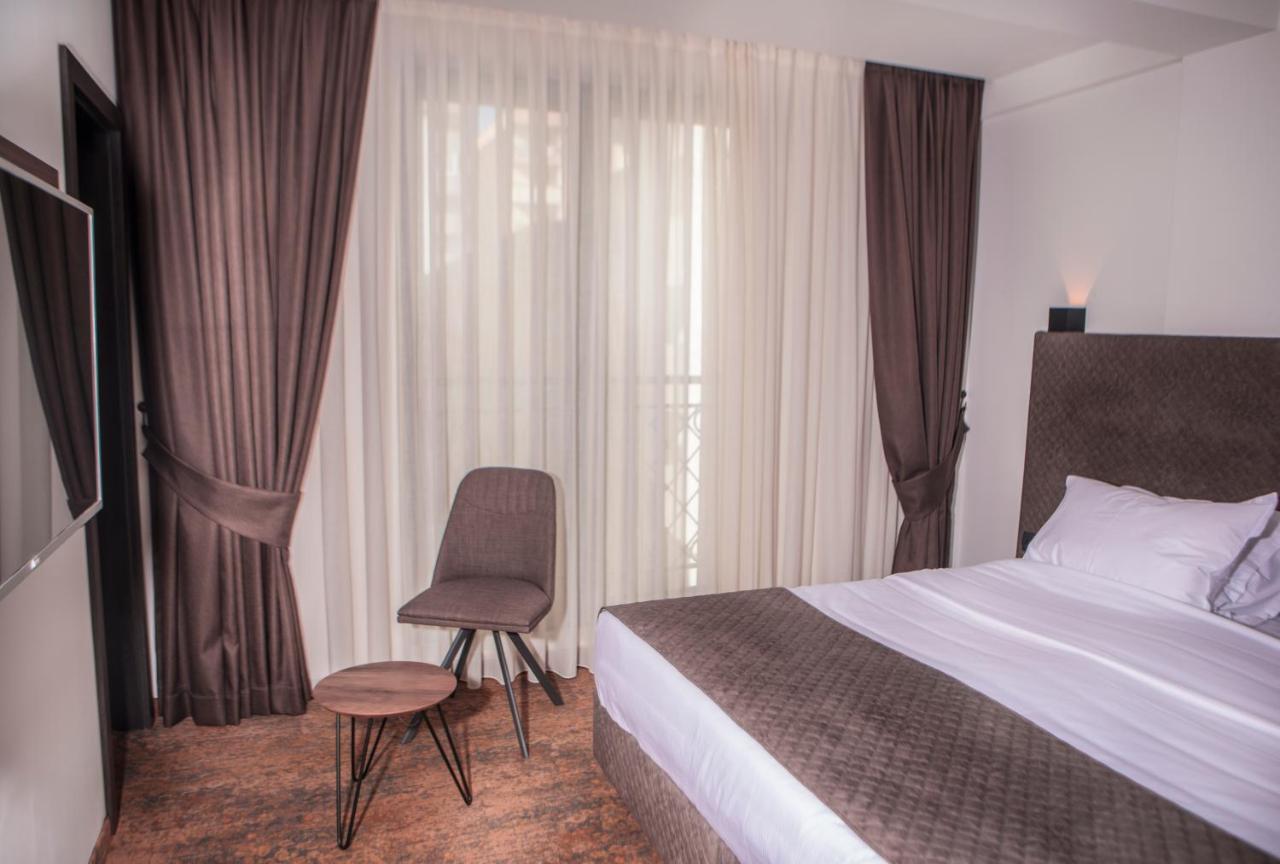 Qama Hotel Pristina Kültér fotó