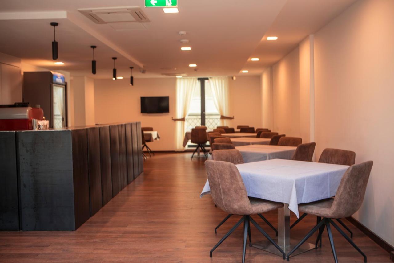 Qama Hotel Pristina Kültér fotó
