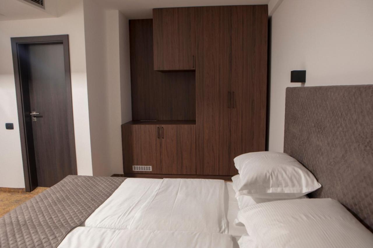 Qama Hotel Pristina Kültér fotó