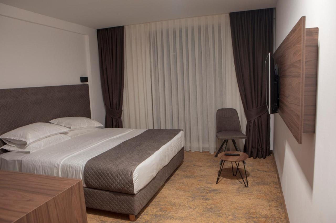 Qama Hotel Pristina Kültér fotó